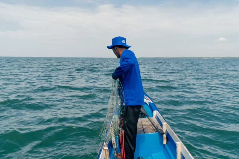 Pekerjaan Nelayan Pesisir: Peran, Tantangan, Strategi Pemberdayaan, dan Masa Depan Profesi Tradisional yang Menjadi Penopang Ekonomi Masyarakat Pesisir Indonesia
