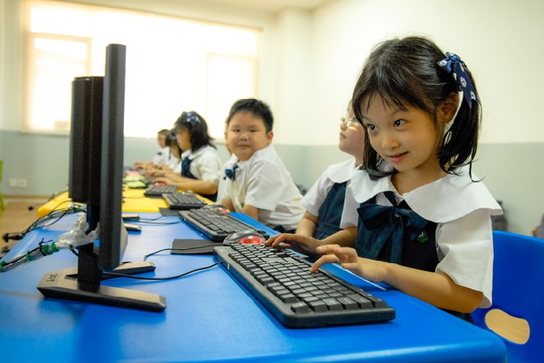 Krisis Pendidikan di Masa Digital: Penyebab, Dampak, dan Strategi Menghadapi Tantangan Teknologi, Akses Belajar, dan Kesenjangan Digital untuk Meningkatkan Kualitas Pendidikan di Era Modern dan Memastikan Pembelajaran Inklusif